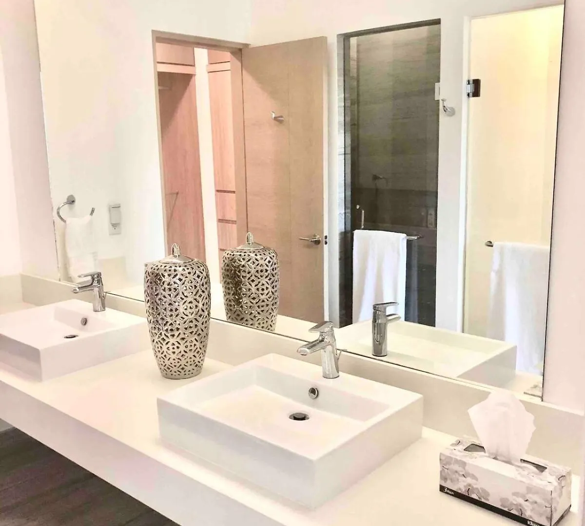 Ocean View Pool In Exclusive Playacar, En-Suite Rooms Playa del Carmen