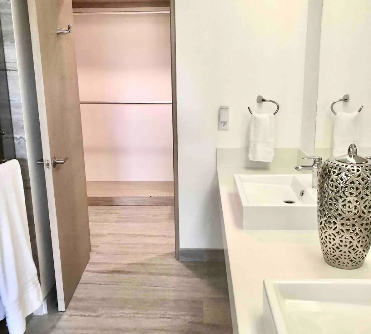 Ocean View Pool In Exclusive Playacar, En-Suite Rooms Playa del Carmen